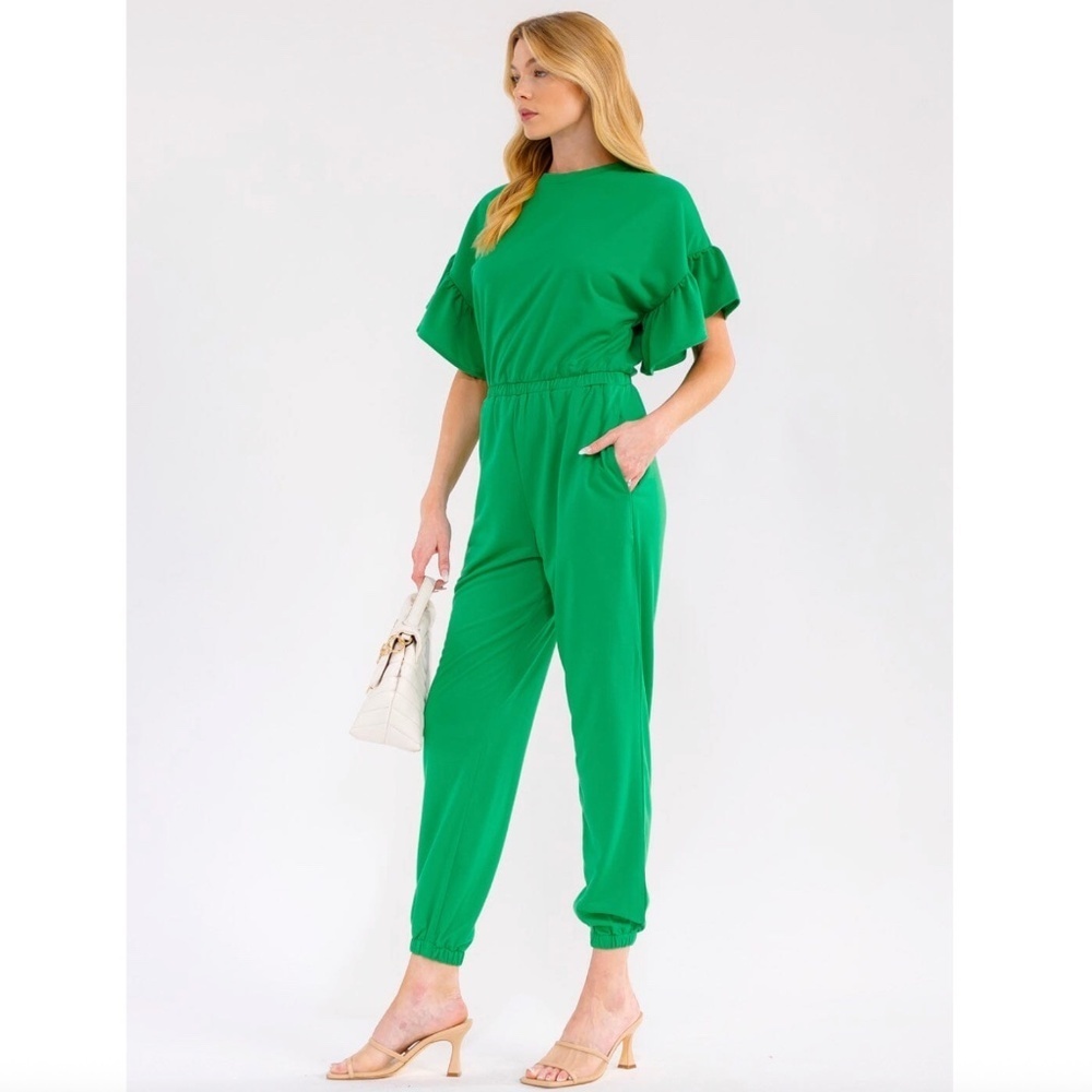 Strut & Bolt Emerald Green Ruffle Sleeve Front Pockets Elastic Waist Jogger Jump